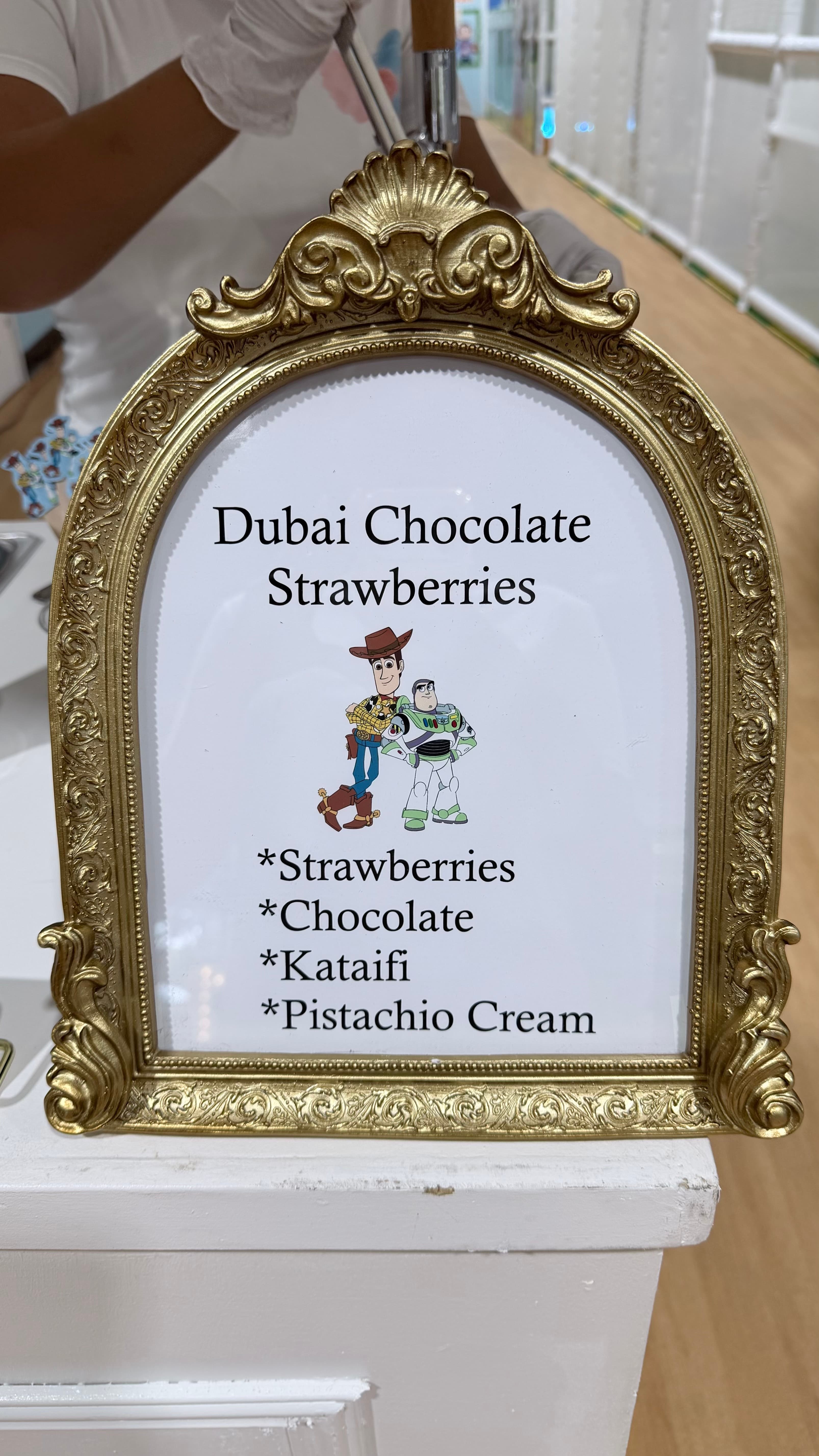 Dubai chocolate dessert display